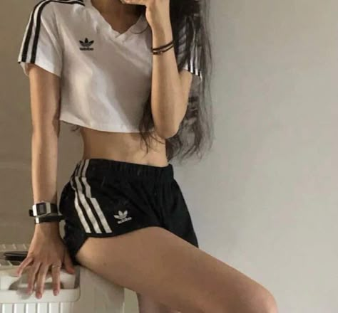 Mode Ulzzang, Adidas Shorts, Sporty Outfits, Kpop Fashion Outfits, Casual Style Outfits, Teen Fashion Outfits, Gym Outfit, Teen Fashion, Lany