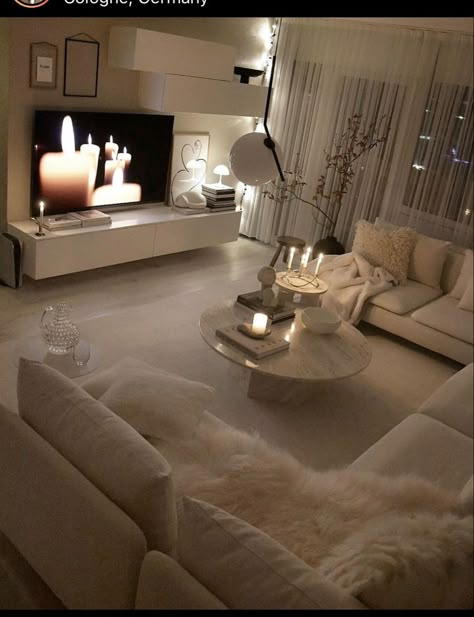 Modern Rustic Home Decor Ideas - Living Room Rustic Designs Soft Glam Room Aesthetic, Cozy Living Room Aesthetic Comfy, Cream Apartment Aesthetic, Small Apartment Aesthetic Minimalist, Comfy Living Room Aesthetic, Modern Living Room Decor Luxury Classy, Comfy Living Room Decor, Cream Room, Apartment Decorating Living