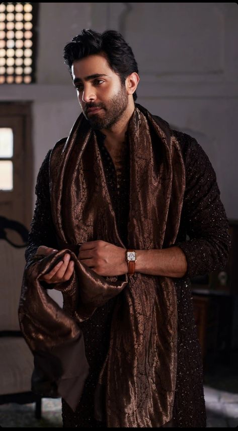 Shawl Outfit Men, Brown Kurta For Men, Indian Men Aesthetic, Kurta Shalwar For Men, Marriage Dress For Men, Sheheryar Munawar, Pakistan Actors, Pakistani Kurta Designs, Faiza Saqlain