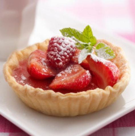 Sweet Shortcrust Pastry Recipe (for Small Tarts and Pies): Fruit tart baked with shortcrust pastry. Resep Pastry, Sweet Shortcrust Pastry Recipe, Empanadas Recipe Dough, Short Crust Pastry, Shortcrust Pastry Recipes, Short Pastry, Recipe Photo, Pastry Recipe, Savory Pastry