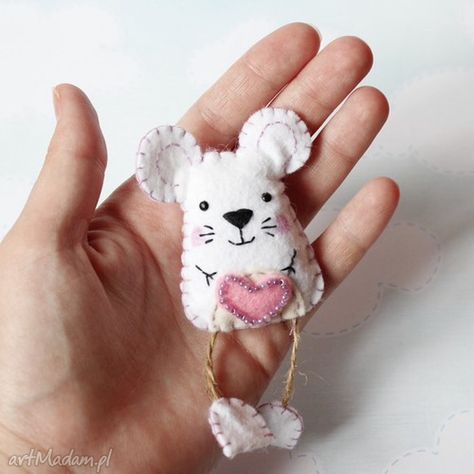 Felt Ornaments Patterns, Animal Art Projects, Handmade Stuffed Toys, Mouse Crafts, Simple Hand Embroidery Patterns, Felt Crafts Christmas, The Easter Bunny, Felt Patterns, Sewing Projects For Kids