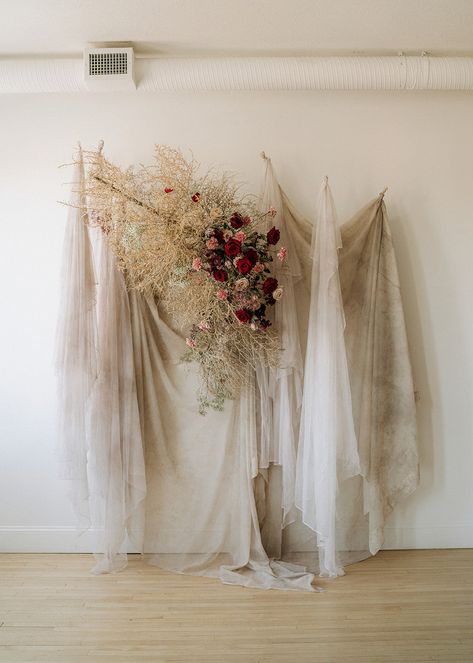 Tapestry Wedding Backdrop, Tulle Wall, Pasta Wedding, Wedding Ceremony Backdrops, Nest Decor, Brown Backdrop, Tulle Backdrop, Christmas Studio, Wall Drapes