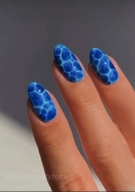 Wave Nails Design Simple, Pool Water Nails Design, Majorca Nails, 2 Colour Nails, Water Blue Nails, Water Design Nails, Swimming Pool Nails, Pool Nails Designs, Nail Art Waves