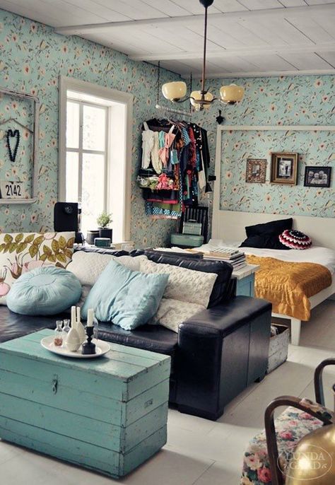 Shabby Chic Small Studio Apartment | Small apartment.. Shabby chic like.. Adorable! Tiny Bedrooms, Deco Studio, Small Studio Apartment, Space Outfit, Decor Studio, Small Studio Apartments, Studio Living, Aesthetic Retro, Apartment Layout