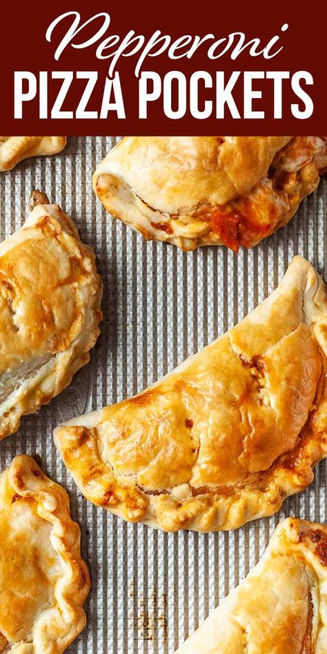 Pie Crust Pizza, Pizza Pockets Recipe, Easy Empanadas Recipe, Hot Pocket Recipes, Homemade Hot Pockets, Pockets Recipe, Hand Pies Savory, Pizza Pepperoni, Hand Pie Recipes