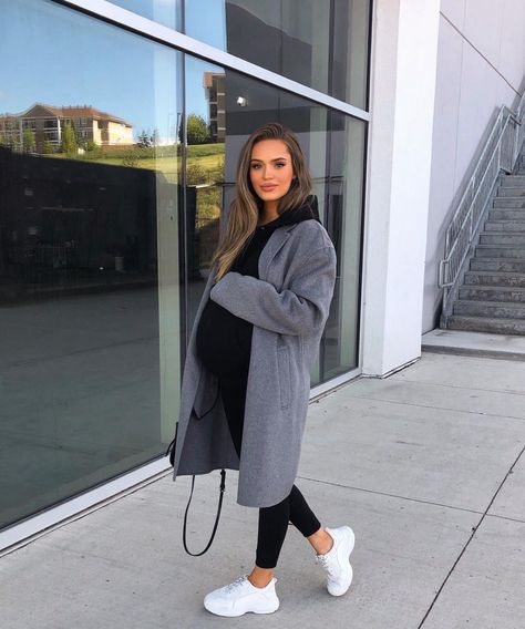 Pregnant Style Winter, Rhaea Estelle, Fall And Winter Maternity Outfits, Pregnancy Outfits Winter, Pregnancy Winter Outfits, Cold Day Outfits, Prego Outfits, Pregnancy Fashion Winter, Pregnant Outfits