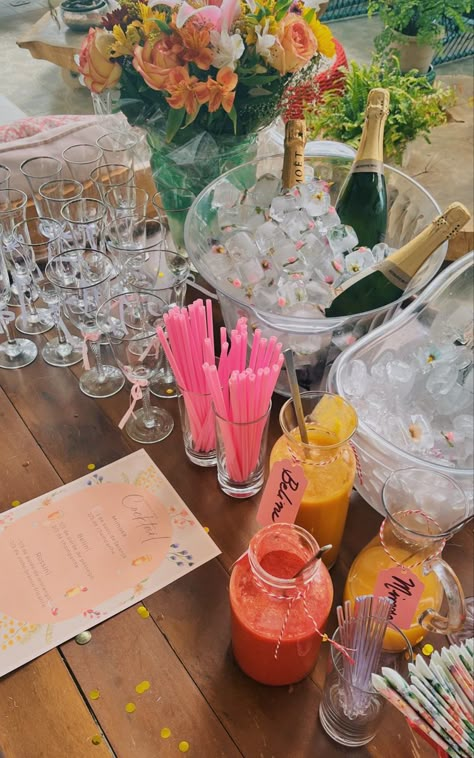 brunch drinks inspo mimosa bar Floral Mimosa Bar, Disco Mimosa Bar, Mimosa Bar Aesthetic, Mimosa Bar Bachelorette Party, Mimosa Bar Bridal Shower Ideas, Mimosa Bridal Shower Ideas, Brunch Theme Party, Birthday Mimosa Bar, Mimosa Bar Ideas Brunch Party