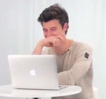 Shawn Mendes meme - reaction pic - sticker whatsapp Sticker Whatsapp, Meme Reaction, Funny Expressions, Reaction Pic, Shawn Mendes, Funny Stickers, Memes, Funny