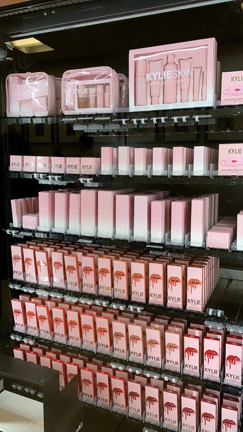 #kylie #kyliejenner #kyliecosmetics #kylieskin #vendingmachine #vending Kylie Cosmetics Vending Machine, Vending Machine, Kylie Cosmetics, Kylie Jenner, Skin, Beauty, Quick Saves