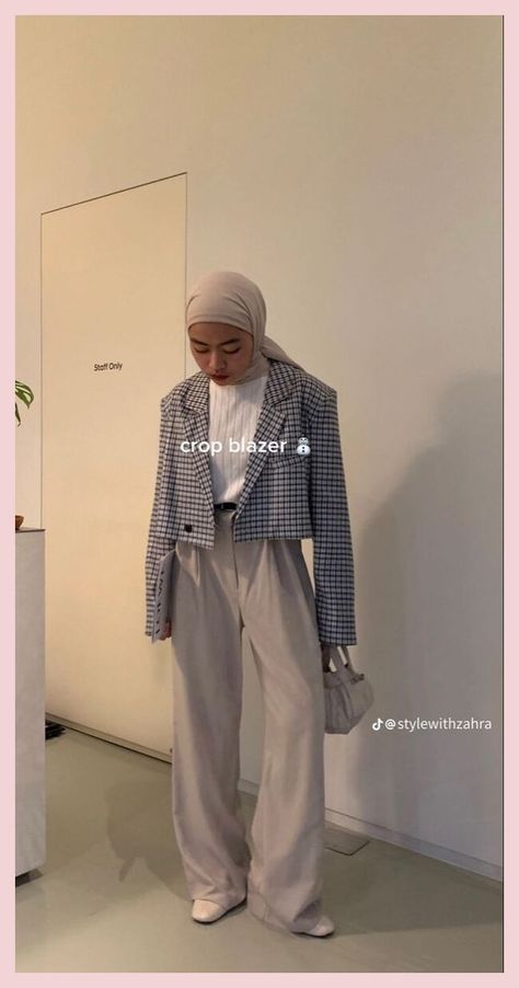 Hijabi Blazer Outfit Formal, Blazer Outfits Hijab, Fall Hijab Outfits, Crop Blazer Outfit, Cropped Blazer Outfit, Outfit Hijab Ideas, Winter Hijab Outfits, Cropped Outfits, Hijab Ideas