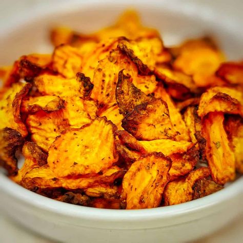 Carrot Chips Baked, Air Fried Carrot Chips, Airfryer Carrot Fries, Crispy Carrot Fries Air Fryer, Airfry Carrot Fries, Glass Potato Chips Recipes, Snack At Home, Carrot Chips, Popular Snacks