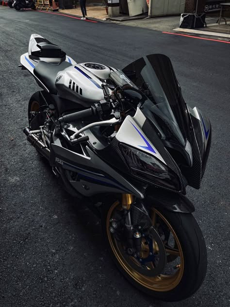 R6 Wallpaper Yamaha, Yamaha Yzf R6 Wallpaper, Yamaha R6 Aesthetic, R6 Photo, Yamaha R6 Wallpapers, Motor R6, Japanese Warrior Tattoo, R6 Motorcycle, Funny Mugshots