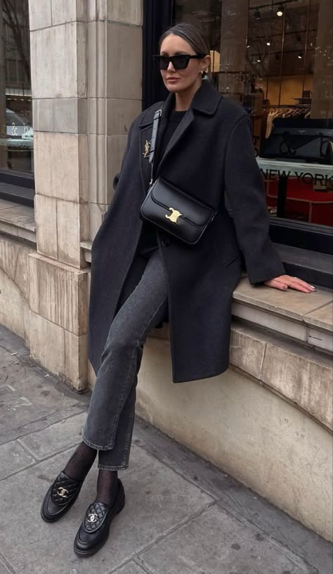 Outfit London, London Style, Winter Fashion Outfits Casual, Mode Casual, February 13, Suede Coat, Looks Street Style, Stylish Work Outfits, Style Blogger