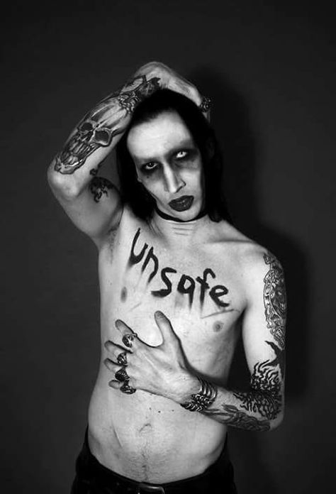 TAINTED LOVE Marilyn Manson Tattoo, Vampire Lovers, Marilyn Manson, Clipuri Video, Stand By Me, Portrait Tattoo, Halloween Face Makeup, Yummy Food, Holidays