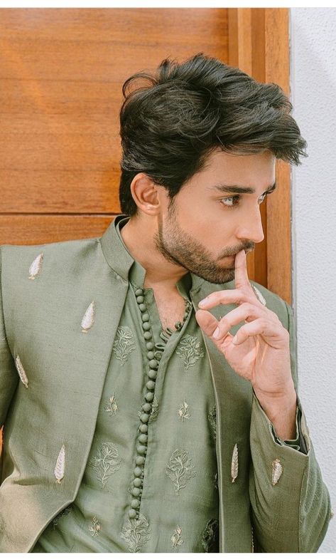 Mens Wedding Looks, Sadaf Fawad Khan, Green Sherwani, Short Kurta For Men, Man Dress Design, Fawad Khan, Bilal Abbas Khan, Boys Kurta Design, Pakistani Kurta