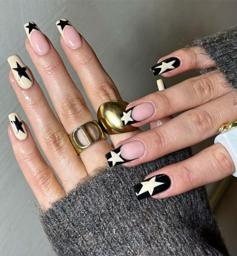 star nails, starburst nails, nail trends, starburst acrylic nails, star nails design, star nails y2k, nail art with stars Square Nail Designs Stars, Star Nails Coffin Shape, Star Theme Nails, Atomic Nails, Star Coffin Nails, Star Girl Nails, Nails Stars, Rock Star Nails, Nails Star