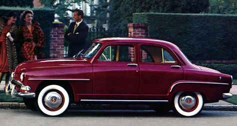 1952 Simca Aronde #1950s #vintage #cars Car Side View, 1950s Car, 1960s Cars, Family Cars, Car Brochure, Old Timers, French Cars, French Classic, Haikou