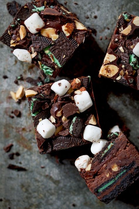 Rocky Road Bars, Chocolate Graham Cracker Crust, Xmas Baking, Blondie Bar, Sweets Bar, Types Of Desserts, Chocolate Mint, Christmas Dessert, Healthy Snacks For Diabetics