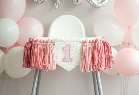 Decorate High Chair, Diy Highchair Birthday Banner, Highchair Decor 1st Birthday, High Chair Decorations 1st Birthday, Diy High Chair Banner, One Banner Highchair, Highchair Birthday, Girl Smash Cake, Pink High Chair