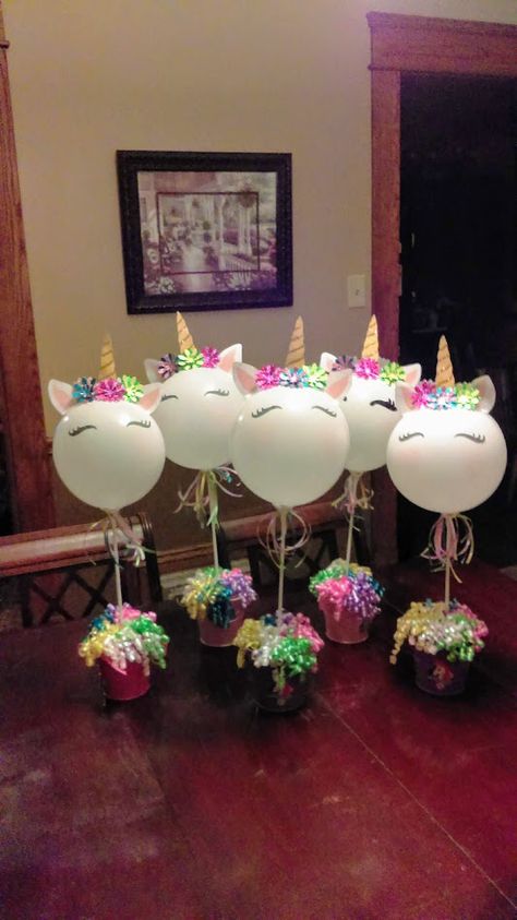 unicorn birthday party centerpieces Unicorn Birthday Party Decorations, Balloon Garland Diy, Unicorn Themed Birthday Party, Pastel Balloons, Unicorn Decorations, Unicorn Baby Shower, Pink Balloons, 6th Birthday Parties, Ideas Birthday