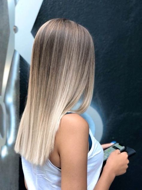 Brown Roots Blonde Hair Straight, Straight Ombré Hair, Natural Blonde Hair With Dark Roots, Blonde Hair Balayage Dark Roots, Balaye Hair, Cold Blonde Hair Balayage, Straight Blonde Balayage, Balyage Blonde Brown, Balayage Hair Blonde Dark Roots