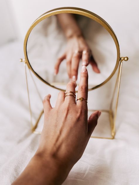 Jewellery Shoot, Jewellery Photography Inspiration, Ring Photography, Jewelry Product Shots, Creative Jewelry Photography, Summer Lifestyle, Jewelry Photography Styling, Hand Photography, Instagram Jewelry