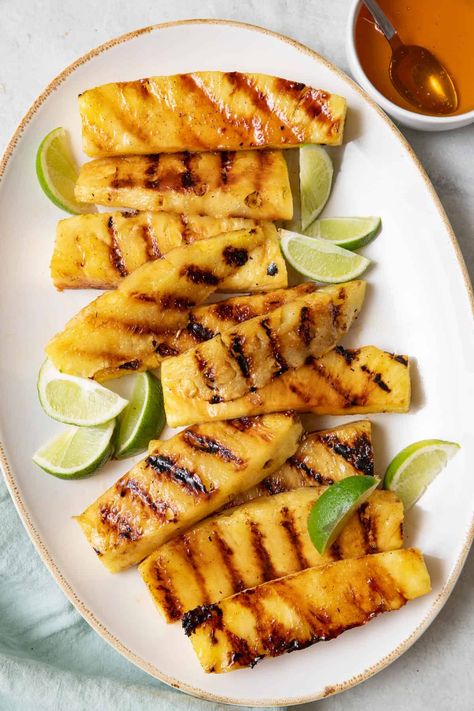 How To Grill Pineapple, Feelgoodfoodie Recipes, Grill Pineapple, Pineapple Spears, Bbq Pineapple, Healthy Mashed Potatoes, Hosting Ideas, Honey Cinnamon, Grilled Fruit