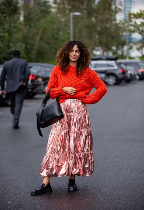 Midsize Street Style 2023, Dark Maximalism Fashion, London Fashion Week Street Style 2023, Artsy Street Style, Spring 2023 Street Style, Tonal Outfits, Frühling Outfits, European Fall, Fashion 23