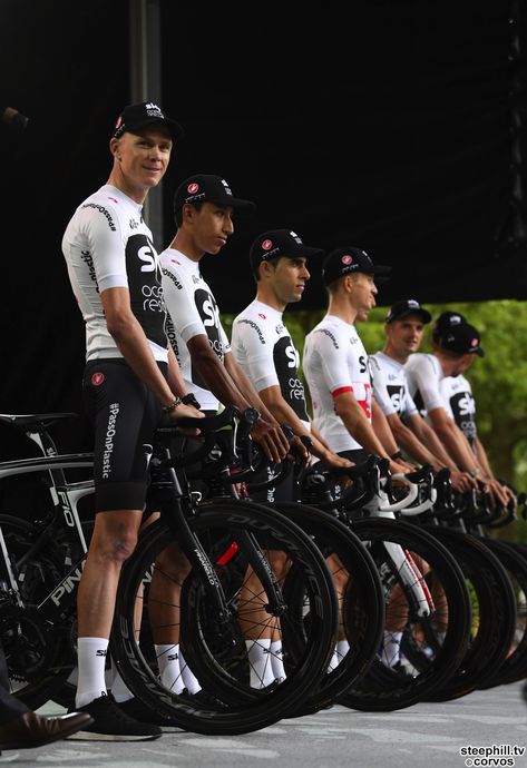 2018 5/7 ploegenvoorstelling La Roche-sur-Yon > Sky Chris Froome Cycling, After 2019, Team Presentation, Bike Fashion, Bicycle Photography, Bike Team, Chris Froome, Peloton Bike, Professional Cycling