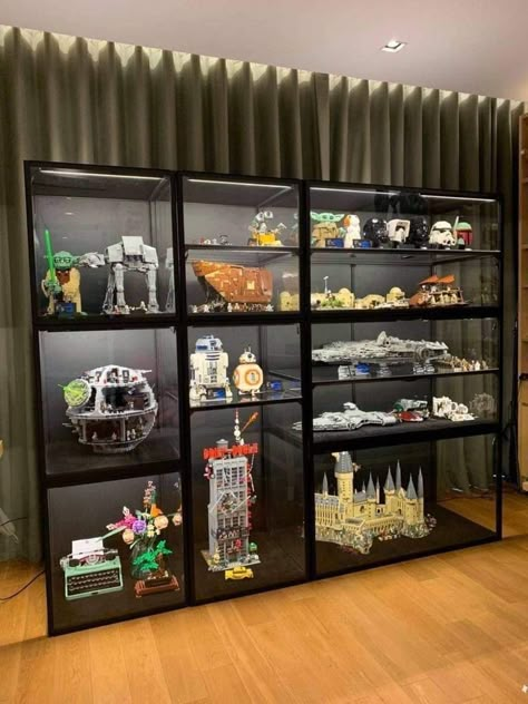 Lego Game Room Ideas, Display Shelf For Collectibles, Starwars Lego Display Ideas, Kids Lego Storage Display, Starwars Lego Sets, Lego Stand Ideas, Lego Collection Display Room, Lego Collection Room, Lego Stand Display