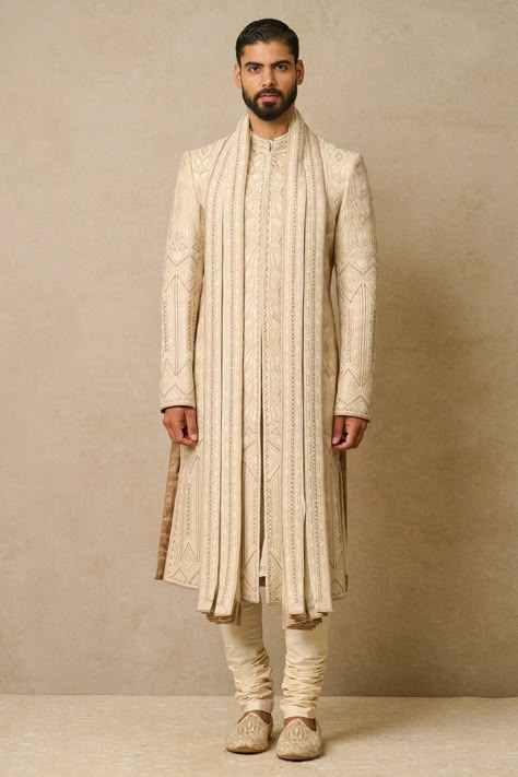 2023 Indian Fashion Trends, Tarun Tahiliani Menswear, 2023 Indian Fashion, Groom Indian Wedding Outfits, Fashion Trends Men, Groom Collection, Wedding Kurta For Men, Groom Fashion, Wedding Outfits For Groom