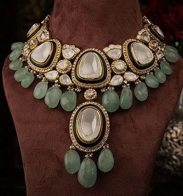 Polki Sets Wedding, Jewellery With Lehnga, Green Kundan Jewellery Bridal, Green Kundan Jewellery, Polki Choker Set, Kundan Polki Necklace, Polki Sets, Jadau Jewellery, Bridal Jewelry Sets Brides