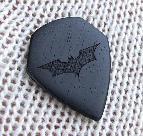 Guitar Picks Diy, Cool Guitar Picks, Funny Guitar, Custom Guitar Picks, Guitar Lessons Songs, Acoustic Guitar Lessons, Guitar Pics, Pick Holder, Guitar Tips