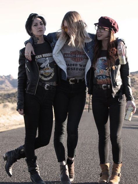 Punk Rock Show Outfit, Biker Babe Outfit, Rocker Girl Outfits, Rock Chic Outfits, Biker Chick Style, Biker Chick Outfit, Diy Fashion Trends, Harley Davidson Clothing, Rocker Girl