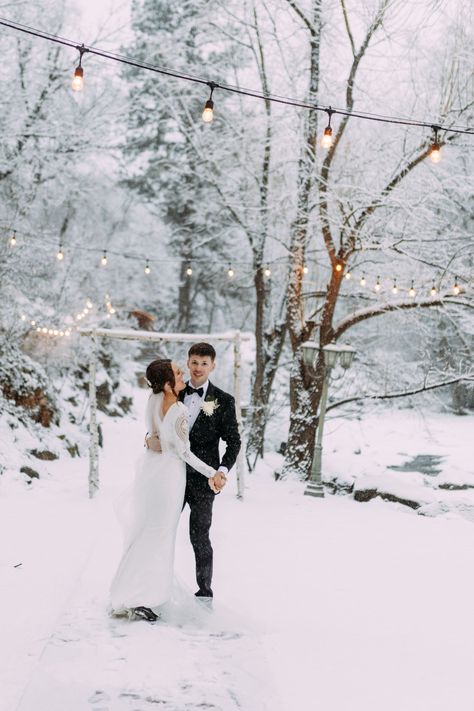 Snowy Destination Winter Wedding in Boulder, Colorado by Photographer, Katie Baechler Winter Wedding Snow, Winter Engagement Party, Wedding Snow, Silverthorne Colorado, Colorado Winter Wedding, Beaver Creek Wedding, Snow Photos, Castle Rock Colorado, Colorado Mountain Elopement