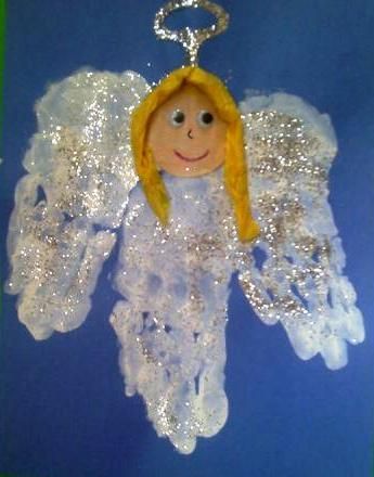 Kwanzaa Decorations, Childrens Christmas Crafts, Sugar Geek, Crafts For Preschoolers, Edible Crafts, Preschool Christmas Crafts, Angel Crafts, Handprint Craft, Handprint Crafts