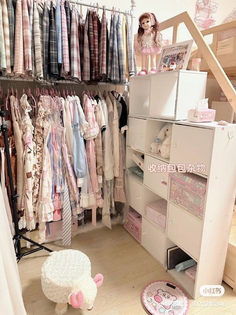 Closet Tour Aesthetic, Japanese Closet Design, Mini Walk In Closet, Japanese Closet, Kawaii Closet, Tiffany Room, Tour Aesthetic, Mini Room, Closet Tour