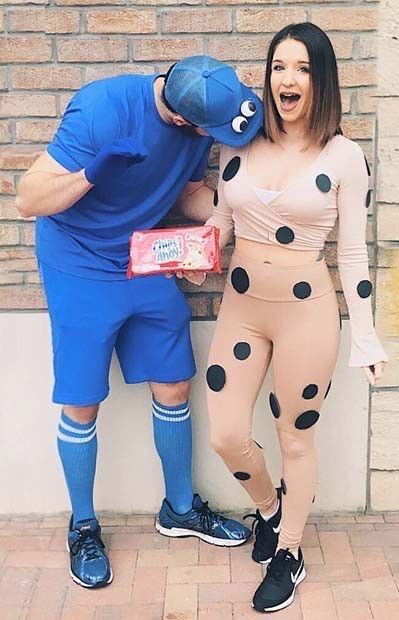 Cookie Monster Costume, Teenage Halloween Costumes, Cookie Costume, Halloween Costumes Diy Couples, Funny Couple Costumes, Cute Couples Costumes, Couples Halloween Costumes, Monster Costume, Unique Couple Halloween Costumes