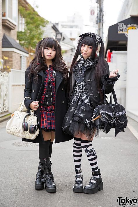 Harajuku Gothic Street Styles, Goth Harajuku Street Styles, Vkei Style, Visual Kei Outfits, Cutesy Clothes, Cry Wolf, H Naoto, Tail Hairstyle, Gothic Harajuku