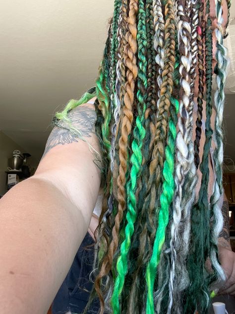 Brown And Green Knotless Braids, Green And Brown Box Braids, Green And Brown Braids, Black And Green Box Braids, Island Twist Hairstyle Color Combos, Blonde And Green Braids, Green And Blonde Braids, Black And Green Braids, Green Box Braids