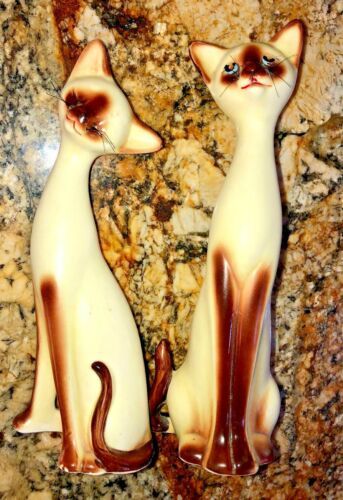 Vintage Cat Figurines, Cat Couple, Cat Figurines, Cat Themed, Cat Decor, Cat Stuff, Vintage Stuff, Silly Cats, Vintage Cat