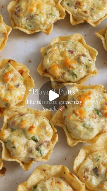 12 Tomatoes | Recipes on Instagram: "Game day at home just got a whole lot better 🏈🤩 
Full recipe below or link in bio! 
🔗https://12tomatoes.com/playoff-puffs/
INGREDIENTS
1 (10 oz ) bag tostitos scoops tortilla chips
1 (8 oz) package cream cheese, softened
1/2 cup sour cream
1 egg
2-3 jalapenos, seeded and diced
⅔ cup bacon crumbles
1 teaspoon garlic powder
1/3 cup grated parmesan for topping
PREPARATION
Preheat oven to 400 degrees F and line a baking sheet with parchment paper.
Mix cream cheese, sour cream, and egg together. Add jalapenos, bacon, and garlic powder and mix until well combined.
Arrange scoops cup side up on the prepared sheet and spoon filling into each one (a cookie scoop works well for this).
Sprinkle parmesan cheese over the top of each puff.
Bake for 10-12 minutes o Tortilla Scoops Recipes, 12 Tomatoes Playoff Puffs, Appetizers Using Scoops Chips, Playoff Puffs, Appertiser Ideas, Tostitos Scoops, Party Mix Snacks, Tortilla Cups, Tomatoes Recipes