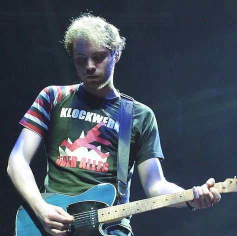 Noel Gallagher Union Jack Guitar, Coldplay Chris, Billy Corgan Guitar, Jonny Buckland, Chris Martin Coldplay, Martin Acoustic Guitar, Chris Martin, Sky Full Of Stars, Sky Full