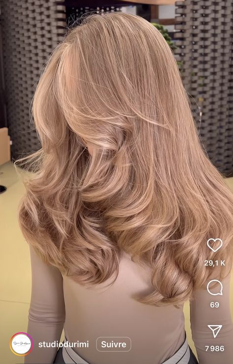 Pink Blonde Hair Rose Gold, Light Pink Blonde Hair, Light Rose Gold Hair, Hair Inspiration Color Blonde, Rose Blonde Hair, Gold Blonde Hair, Rose Hair Color, Blond Rose, Rose Gold Blonde