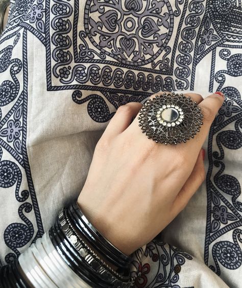 Desi Jewelry Aesthetic, Rajasthani Fashion, Desi Bangles, Watch And Bangle, Mendhi Patterns, Oxidised Rings, Trending Summer Nails, Desi Jewelry, Instagram Design Creative