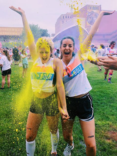 COLOR RUN Yellow aesthetic Colour Run Aesthetic, Color Run Aesthetic, Sports Day Aesthetic, Holi Poses, Sport Dress Outfit, Running Aesthetic, The Color Run, Sports Chic Outfit, Sports Bra Pattern