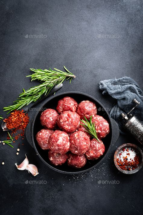 Raw Beef Photography, Meat Pictures, Meat Food Styling, Meat Photography, Food Background Wallpapers, Raw Beef, Steak And Ale, Food Art Photography, Meat Shop