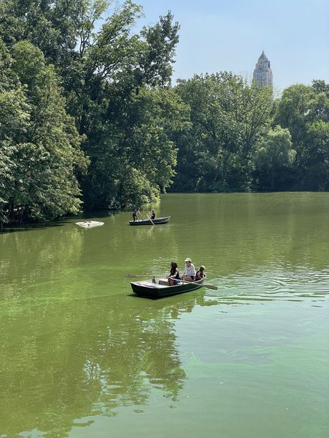 Boat Riding Aesthetic, Lake Boating Aesthetic, Boat Ride Aesthetic, Lake Boat Aesthetic, Central Park Summer, Central Park Aesthetic, Ride Aesthetic, Couple Life, New York City Central Park