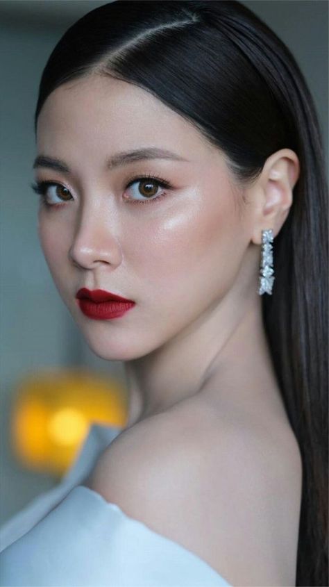 Bride Makeup Asian, Bridal Makeup Red Lips, Makeup Ala Korea, Makeup Asia, Asian Wedding Makeup, Red Lips Makeup Look, Wedding Hairstyles And Makeup, Asian Bridal Makeup, Glam Wedding Makeup