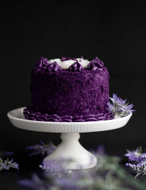 #ubecakephoto #ubecake #ubecakeidea #ubephoto #purplecake #purplecakephoto Ube Cake, Purple Cottage, Hazelnut Cake, Purple Cakes, Cake Photography, Birthday Balloon Decorations, Food Photography Styling, Dessert Bread, Photo Cake